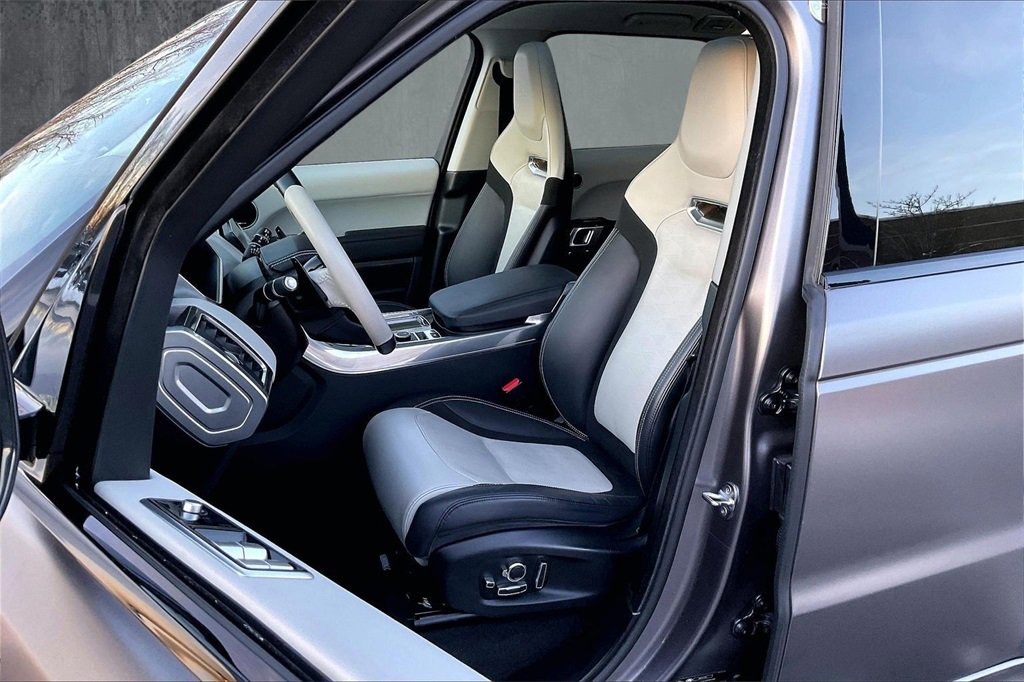 Used 2022 Land Rover Range Rover Sport SVR image 21