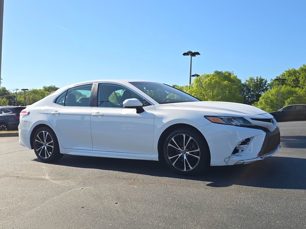 Used 2020 Toyota Camry SE FWD image 1
