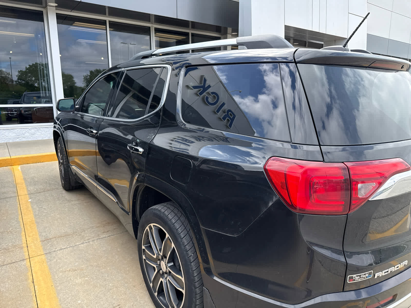 Used 2017 GMC Acadia Denali w/ Technology Package AWD/4WD image 7