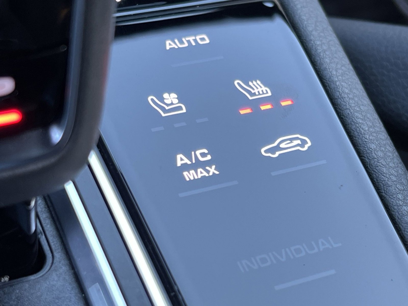 Used 2022 Porsche Cayenne Platinum Edition image 34