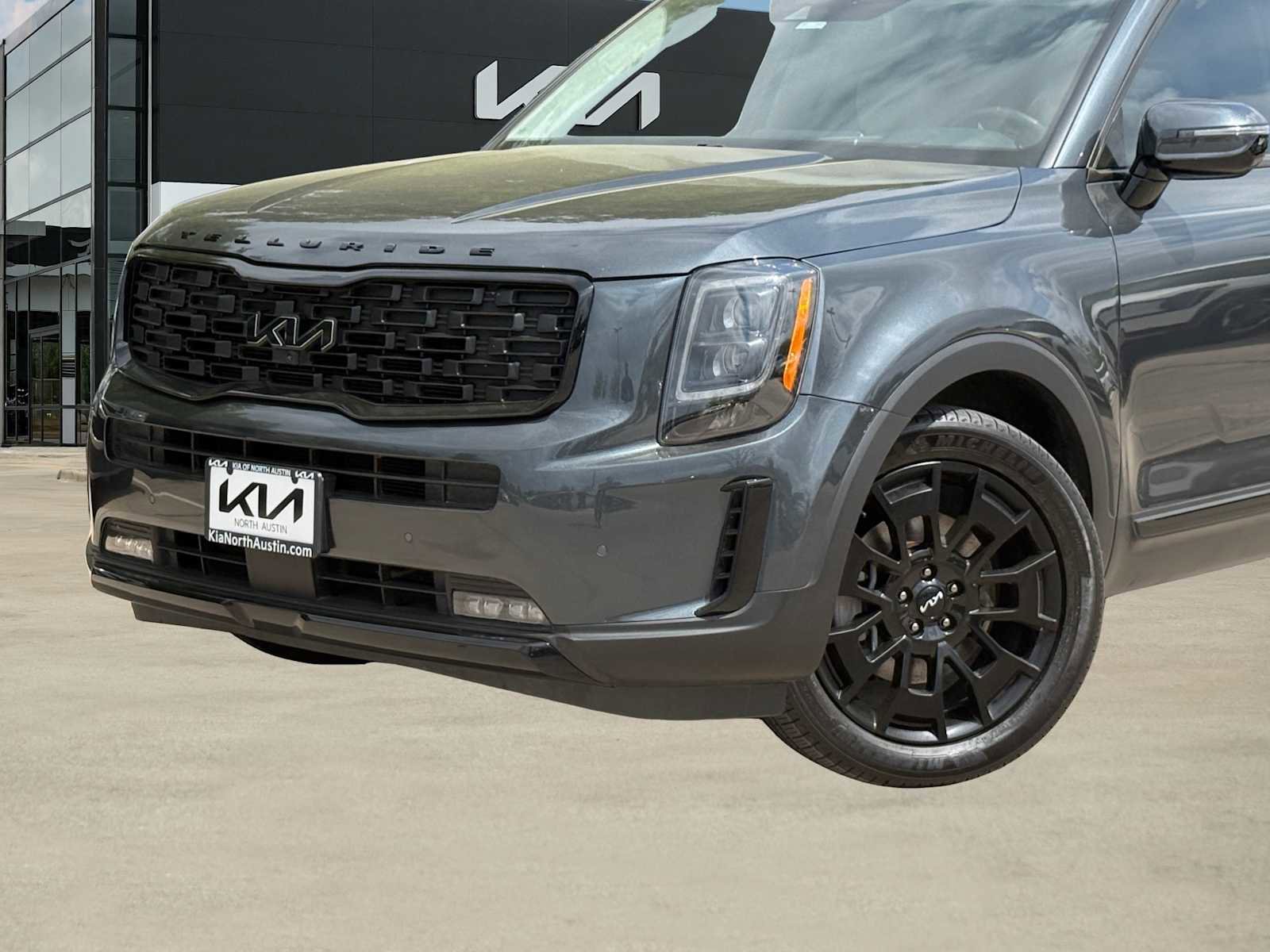 Certified 2022 Kia Telluride SX w/ SX Prestige Package image 2
