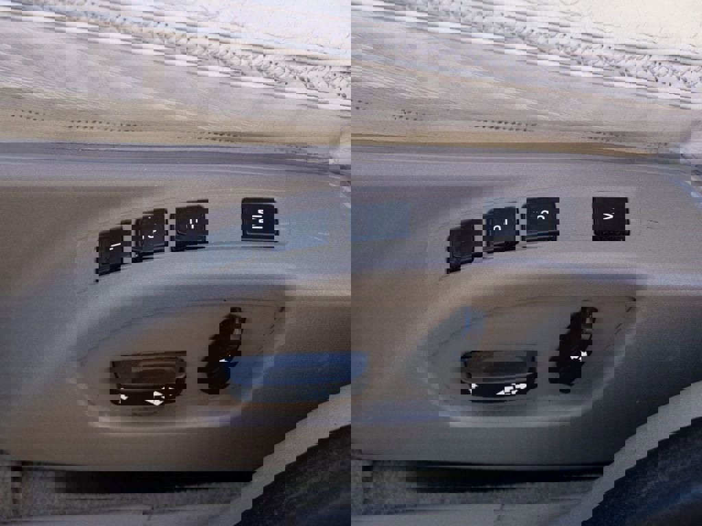 Used 2010 Volvo XC70 3.2 AWD/4WD image 31