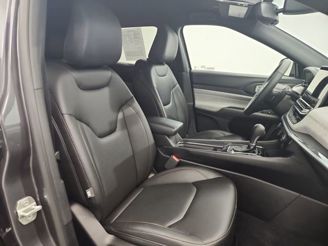 Used 2024 Jeep Compass Latitude image 28