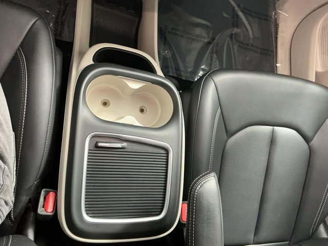 Used 2024 Chrysler Pacifica Touring-L image 29