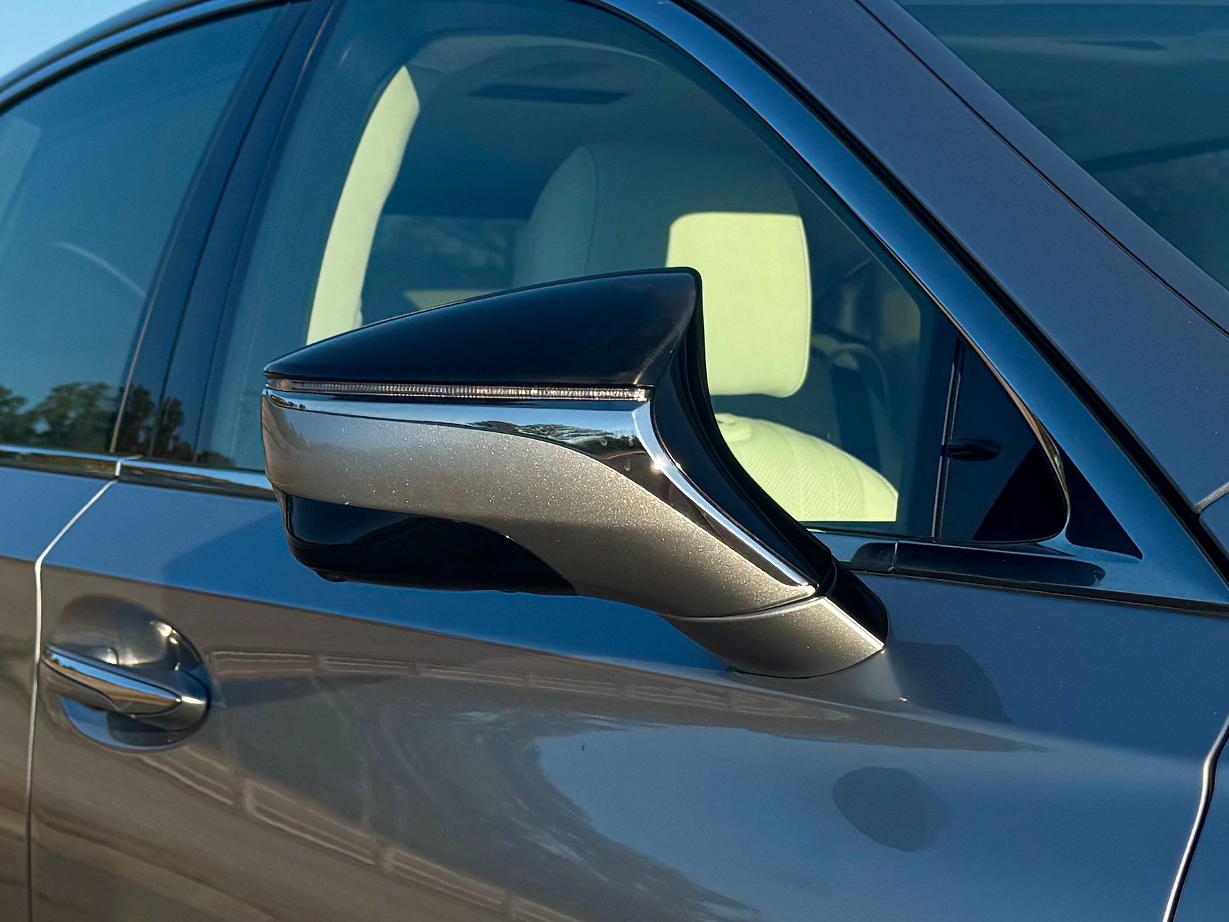 Used 2023 Lexus LS 500h AWD w/ Luxury Package image 16