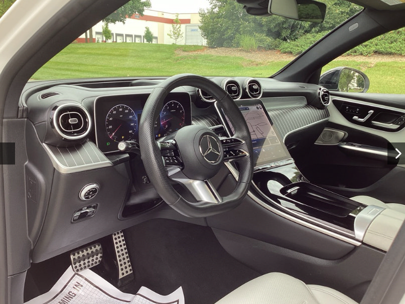 Used 2024 Mercedes-Benz GLC 300 4MATIC image 3