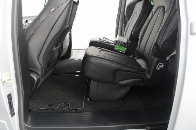 New 2026 Chrysler Pacifica Select image 18