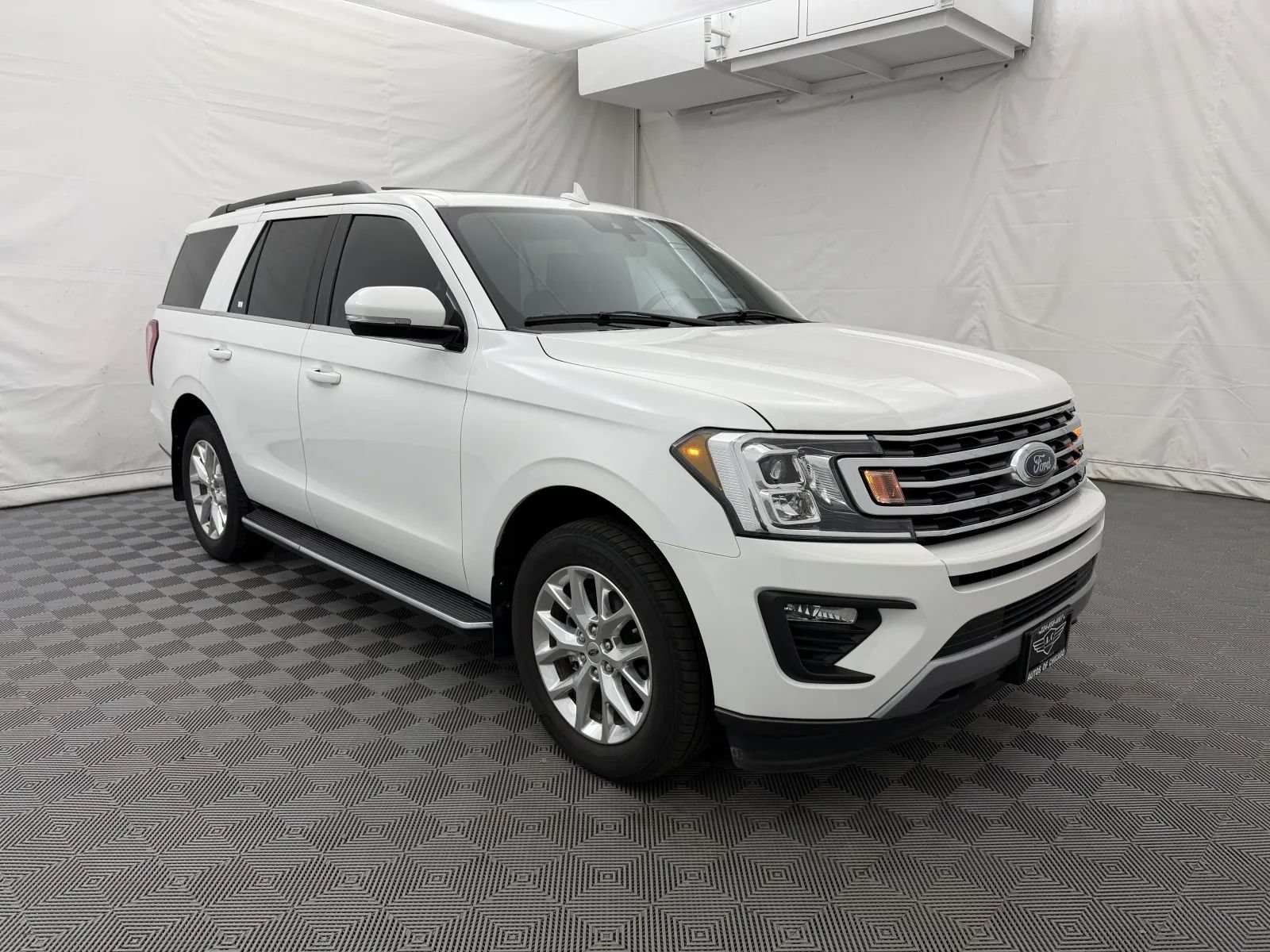 Used 2020 Ford Expedition XLT w/ Equipment Group 202A AWD/4WD image 4