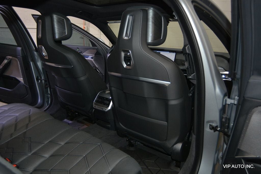 Used 2023 BMW i7 xDrive60 AWD/4WD image 21