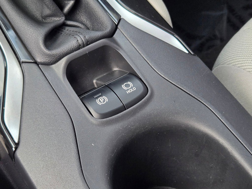 Used 2024 Toyota Corolla Cross L image 27