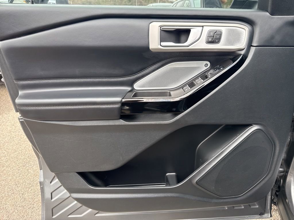 Used 2023 Ford Explorer Platinum w/ Technology Package image 23