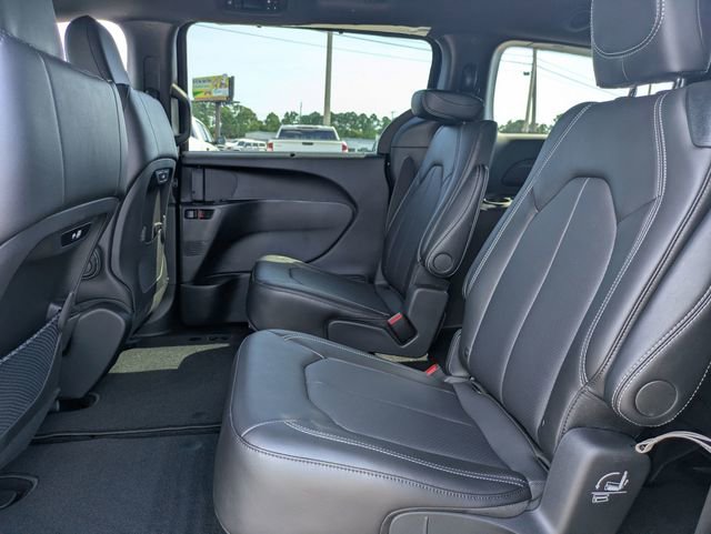 New 2025 Chrysler Pacifica Select image 27