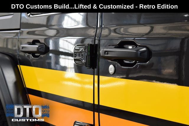 Used 2025 Jeep Wrangler Unlimited Rubicon w/ Convenience Group AWD/4WD image 20