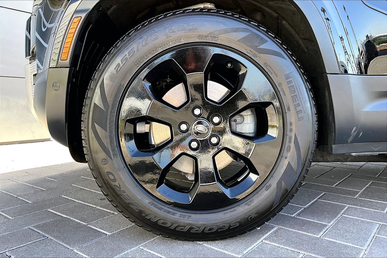 Used 2025 Land Rover Defender 110 S image 9