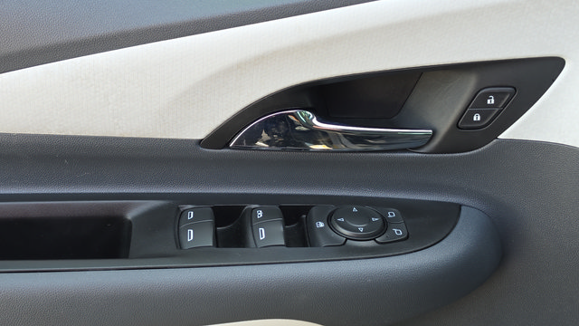 Used 2020 Chevrolet Bolt Premier w/ Infotainment Package FWD image 41