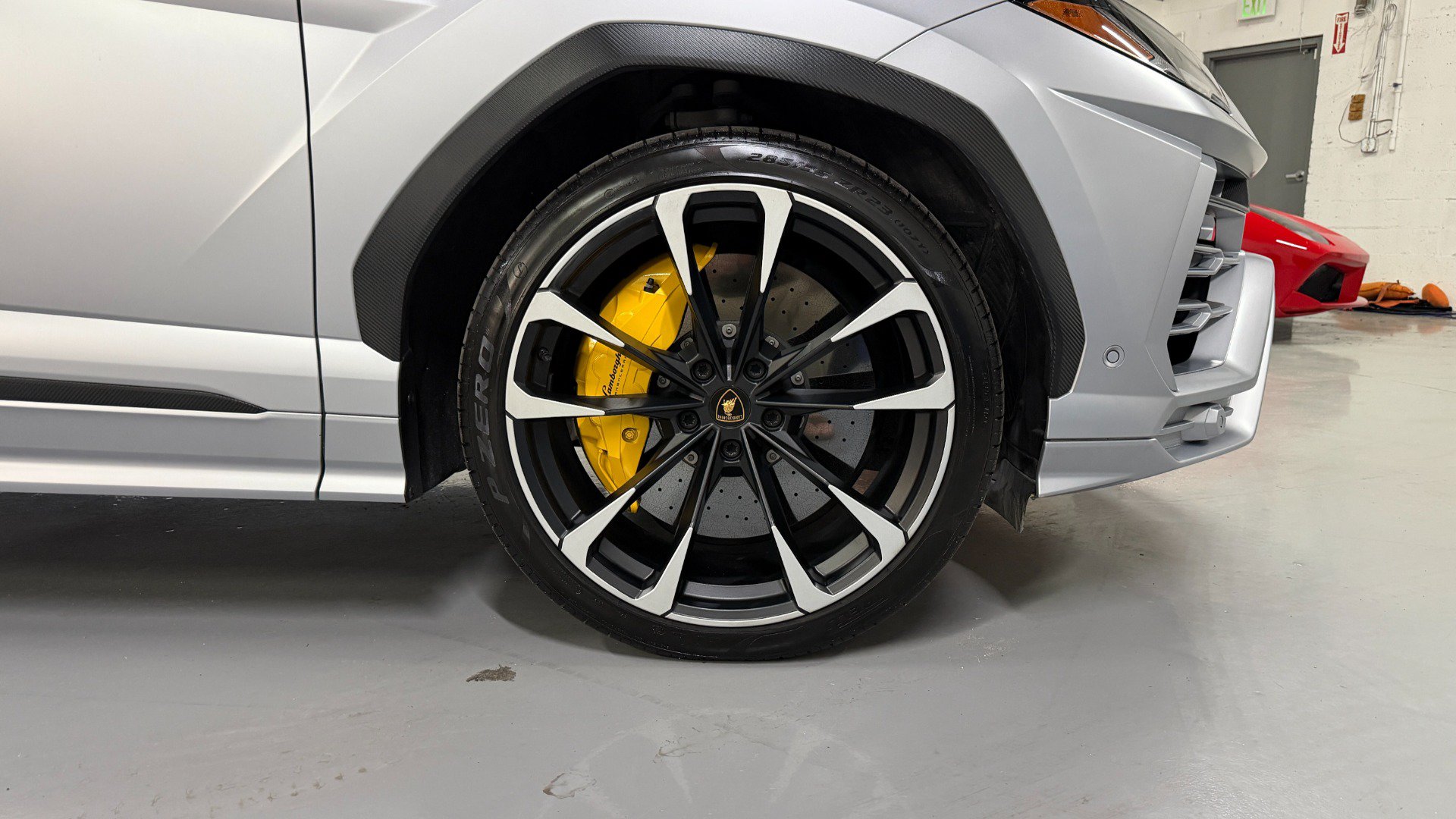 Used 2022 Lamborghini Urus AWD/4WD image 35