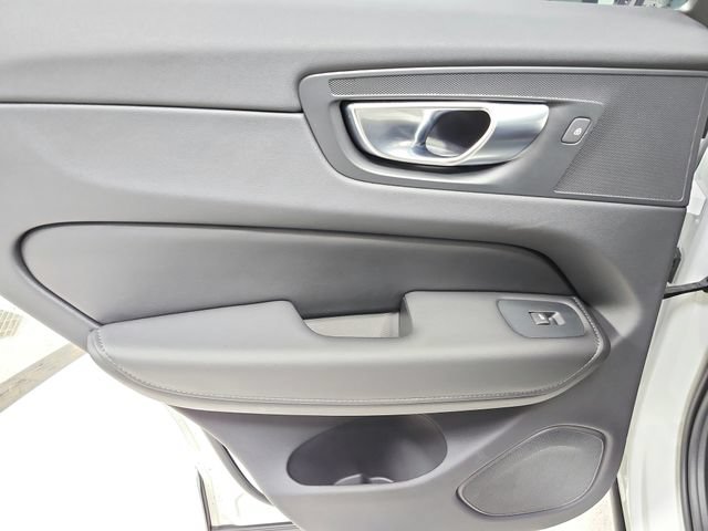 Used 2025 Volvo XC60 B5 Plus AWD/4WD image 35