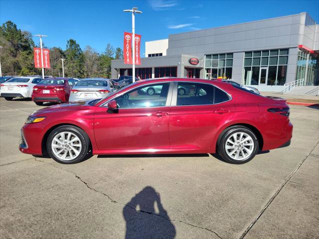 Certified 2022 Toyota Camry LE image 2