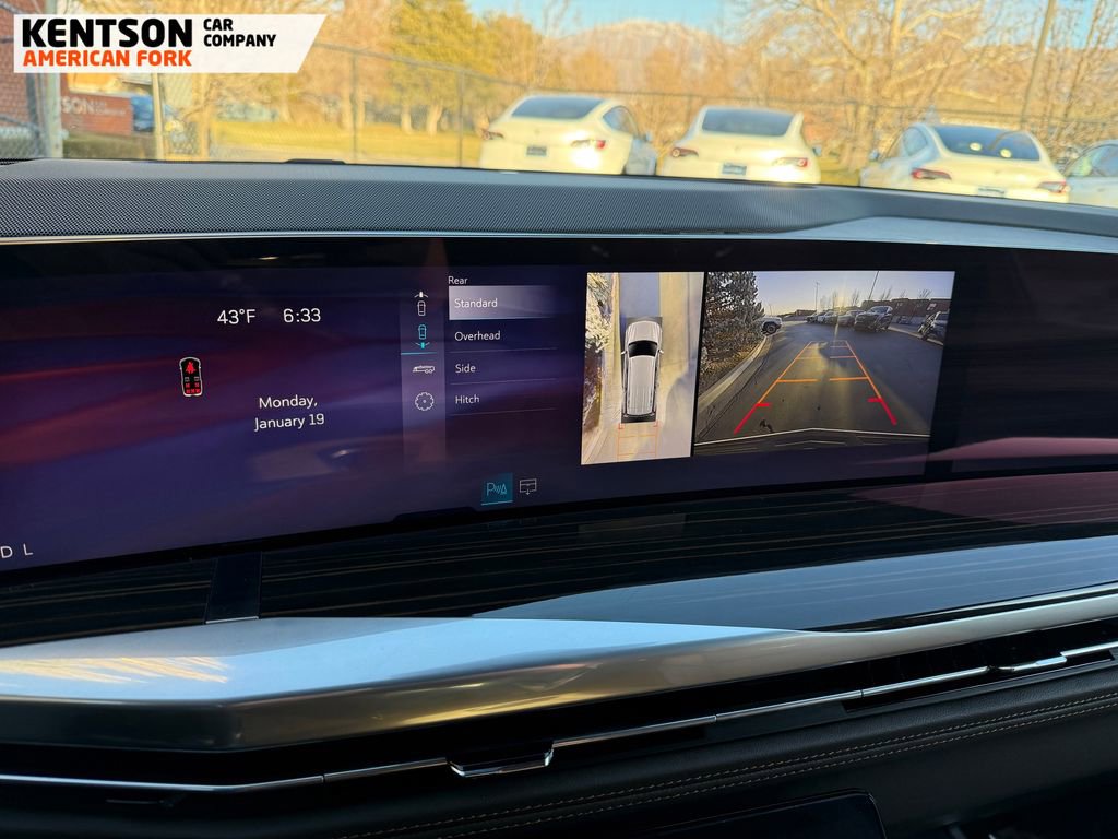 Used 2025 Cadillac Escalade Premium Luxury image 32