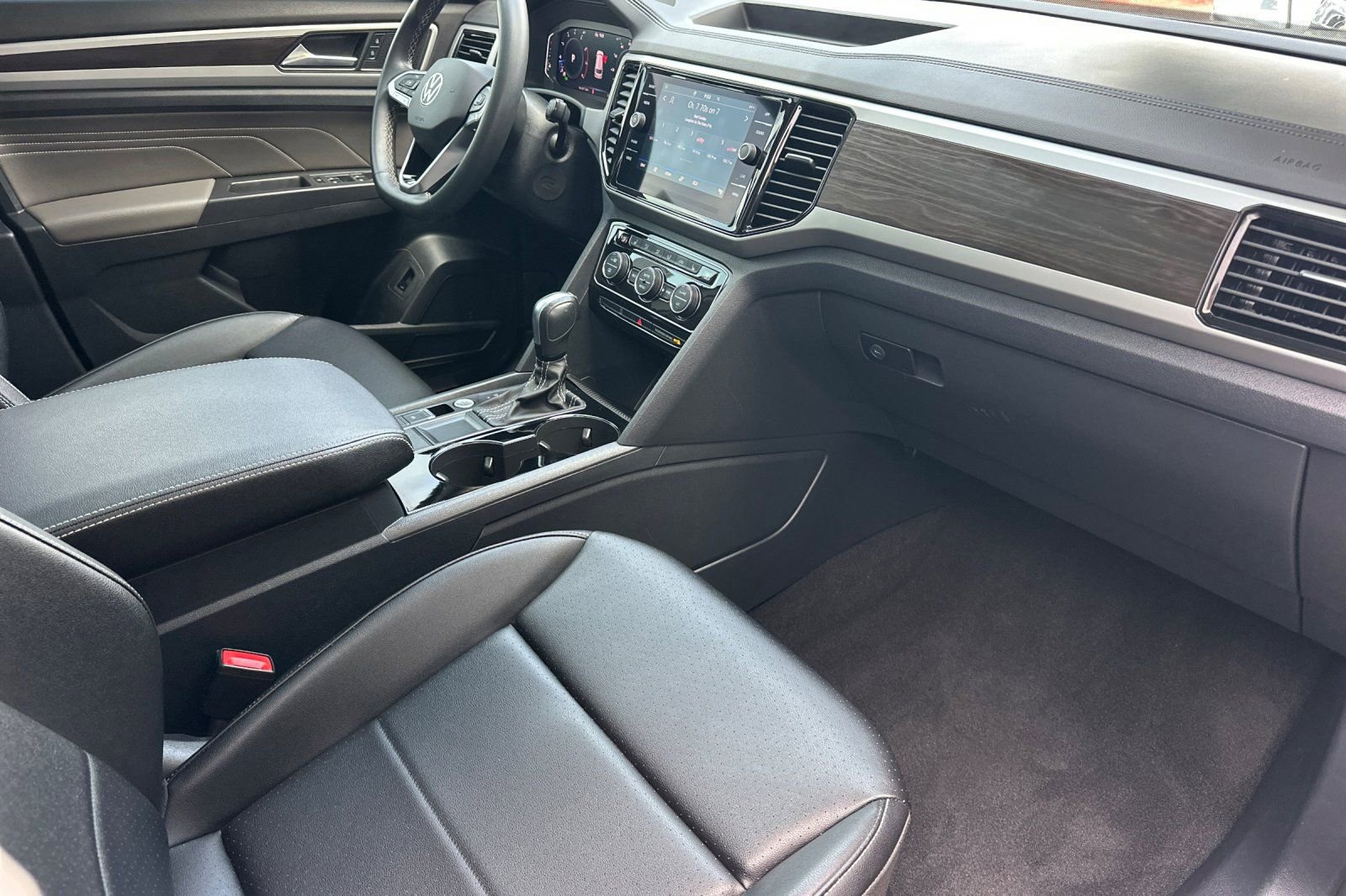 Used 2023 Volkswagen Atlas SE w/ Panoramic Sunroof Package FWD image 17