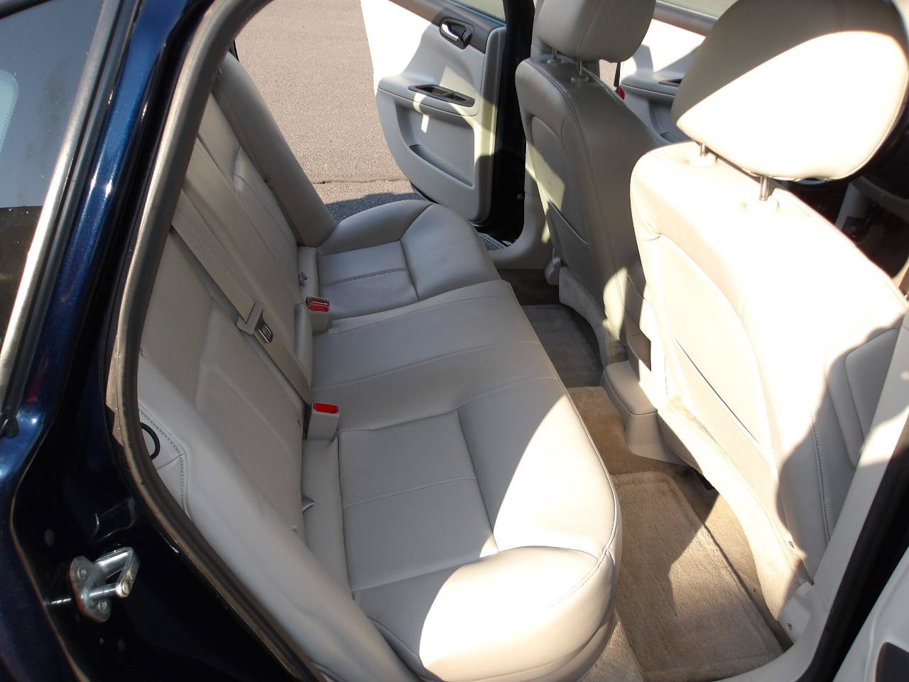 Used 2011 Chevrolet Impala LT w/ Luxury Edition Package FWD image 11