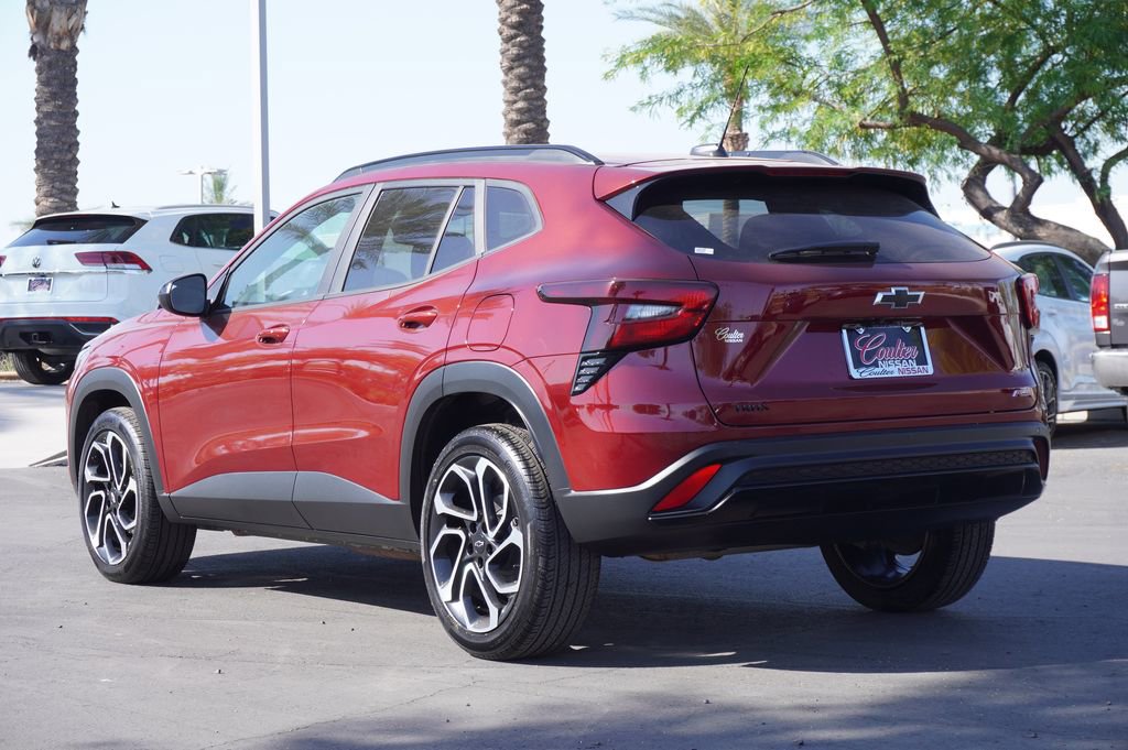 Used 2025 Chevrolet Trax RS w/ Sunroof Package image 3