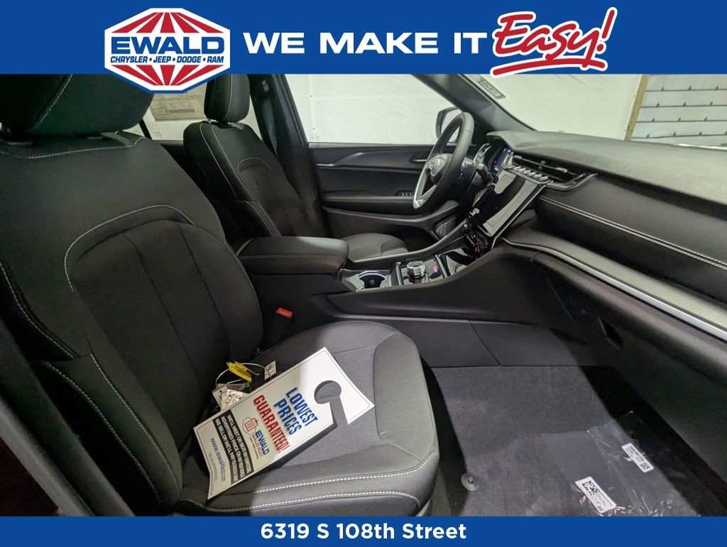 New 2025 Jeep Grand Cherokee Laredo X w/ Trailer Tow Package image 9