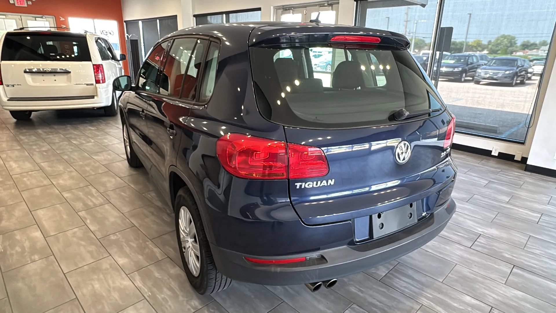 Used 2013 Volkswagen Tiguan S FWD image 9