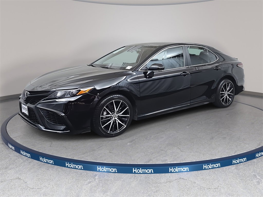 Used 2024 Toyota Camry SE image 1