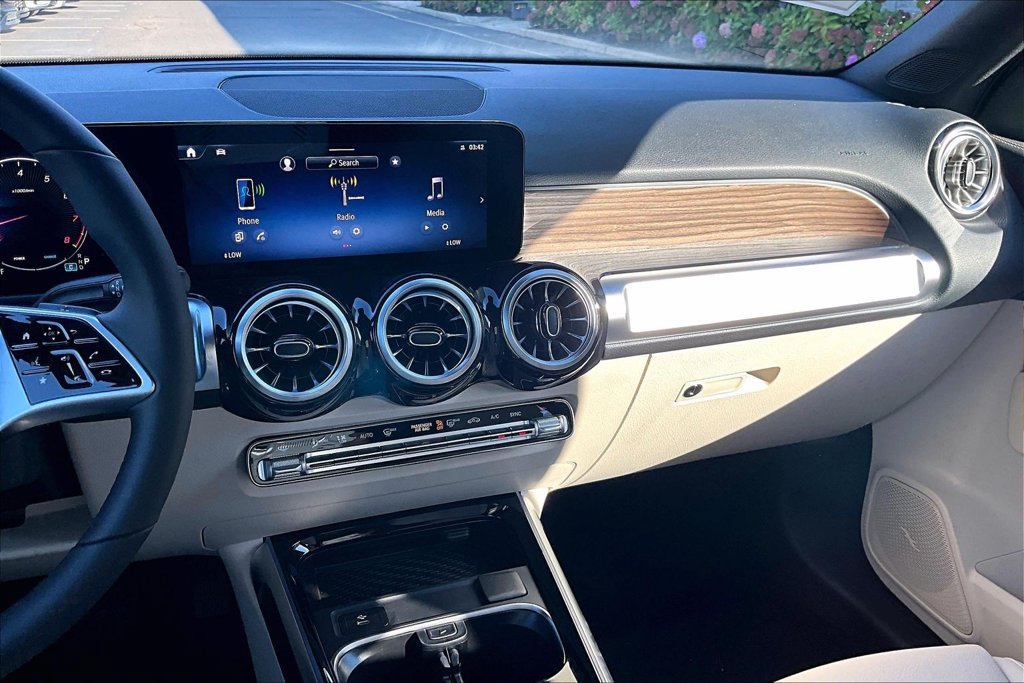 New 2026 Mercedes-Benz GLB 250 4MATIC image 7