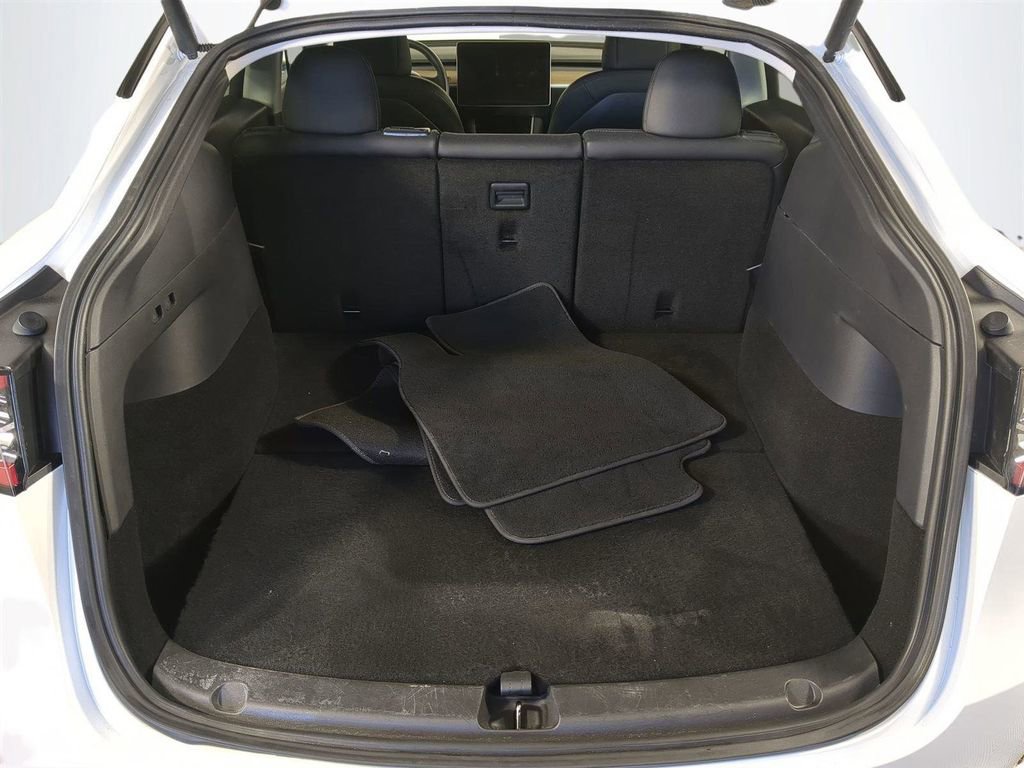 Used 2020 Tesla Model Y Long Range image 14