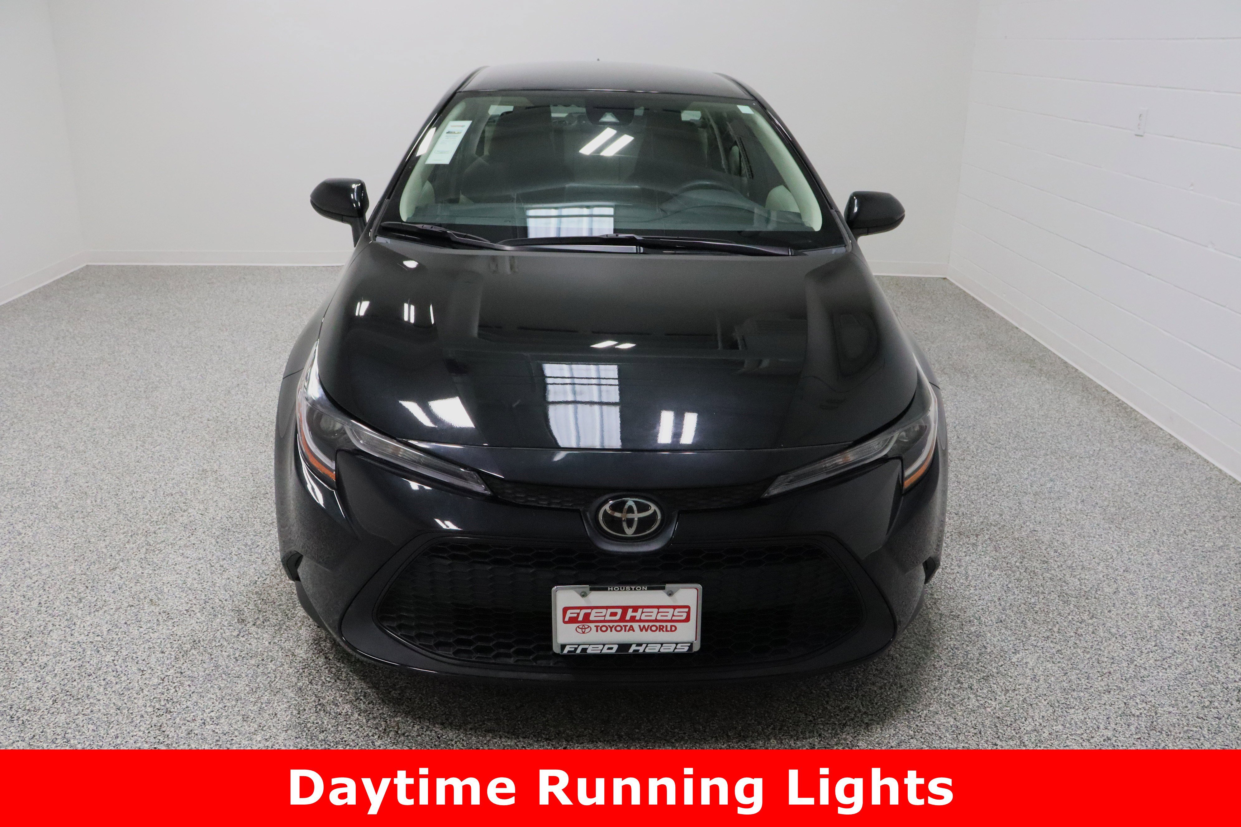 Used 2022 Toyota Corolla LE image 3