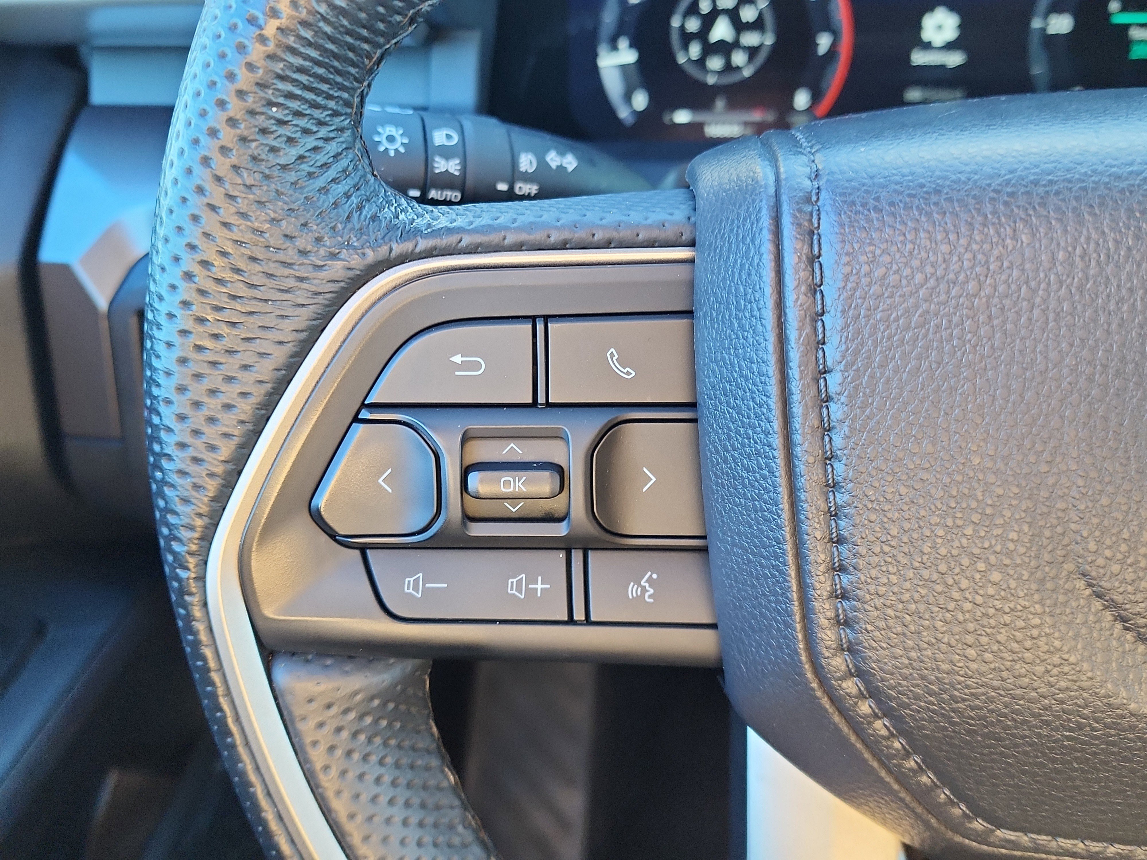 Used 2025 Toyota Tacoma TRD Off-Road image 12