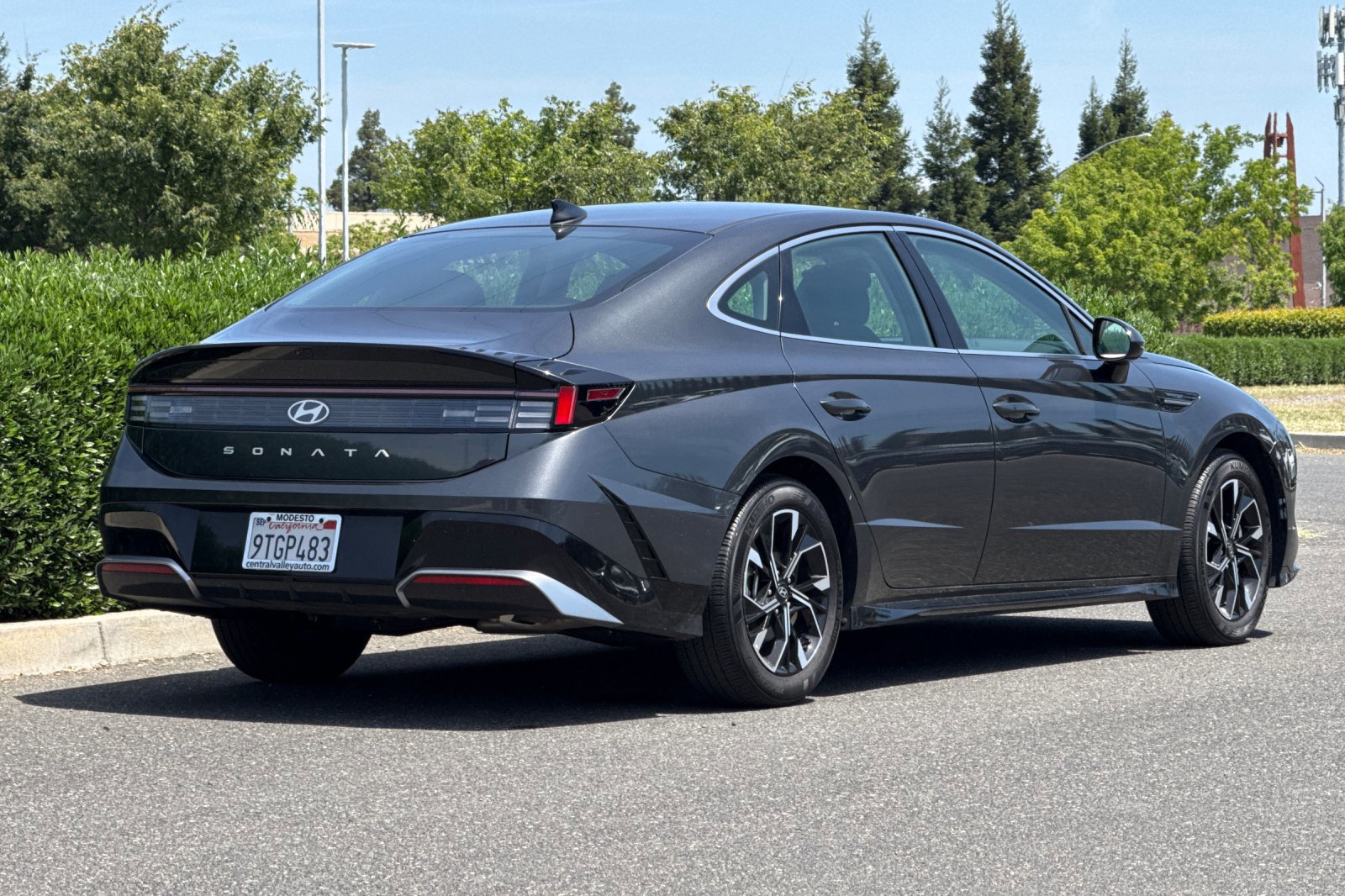 Used 2025 Hyundai Sonata SEL FWD image 4