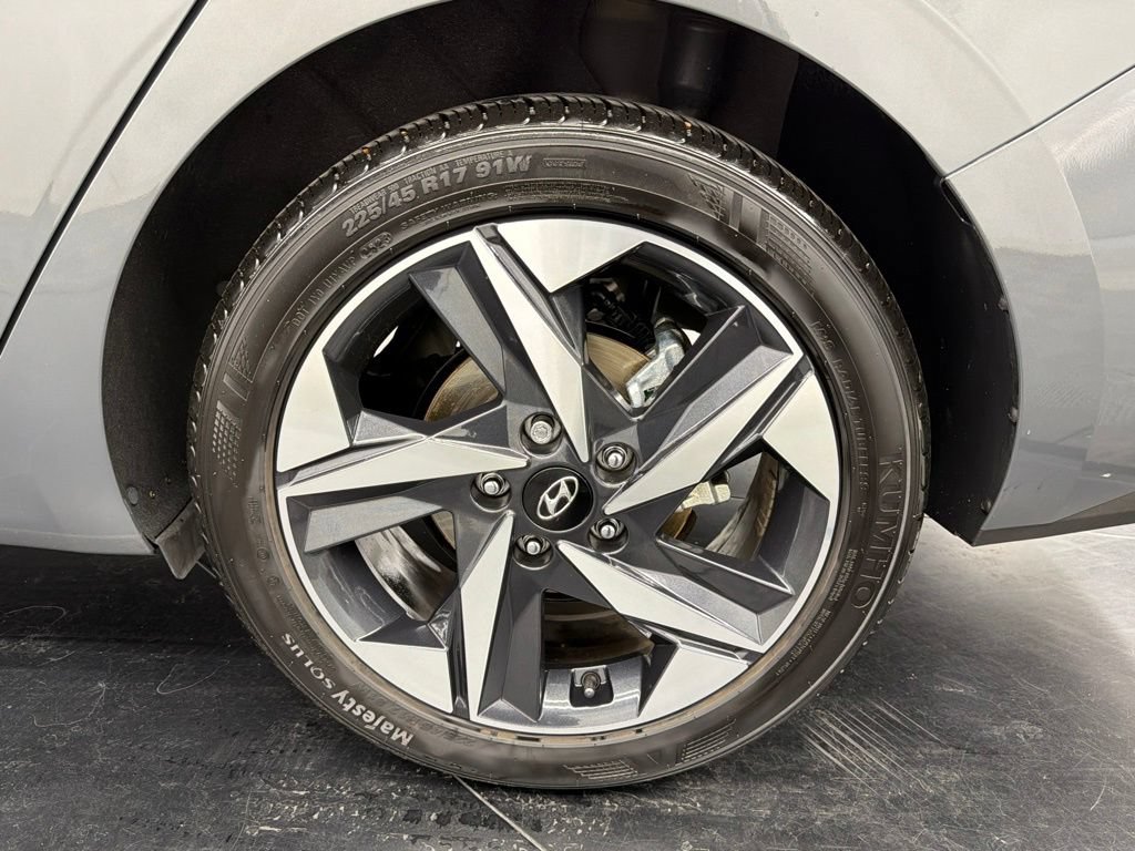 Used 2023 Hyundai Elantra SEL w/ Convenience Package FWD image 16