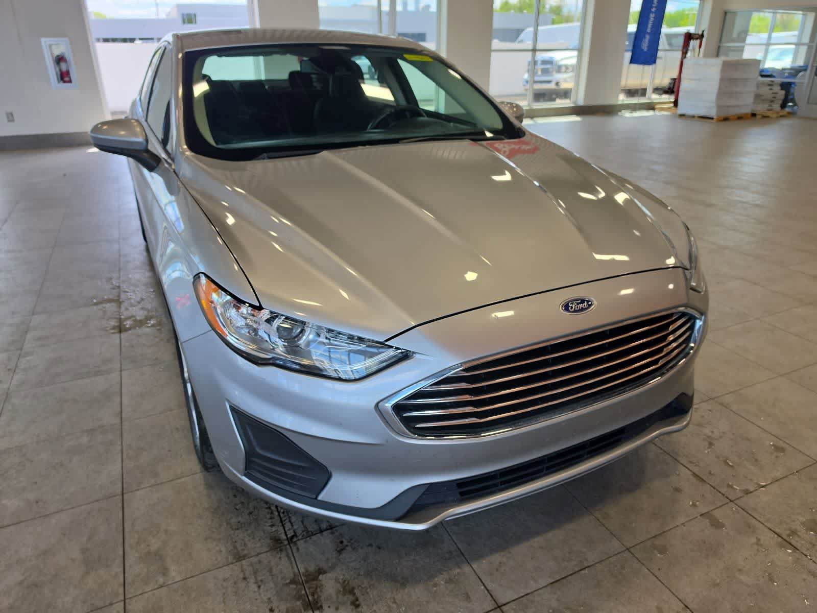 Used 2020 Ford Fusion SE FWD image 4