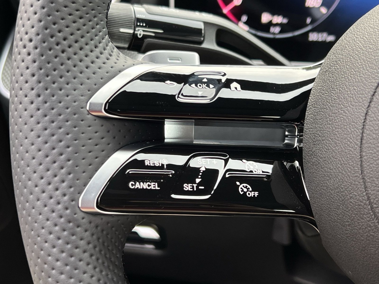 New 2025 Mercedes-Benz C 300 4MATIC Sedan image 30