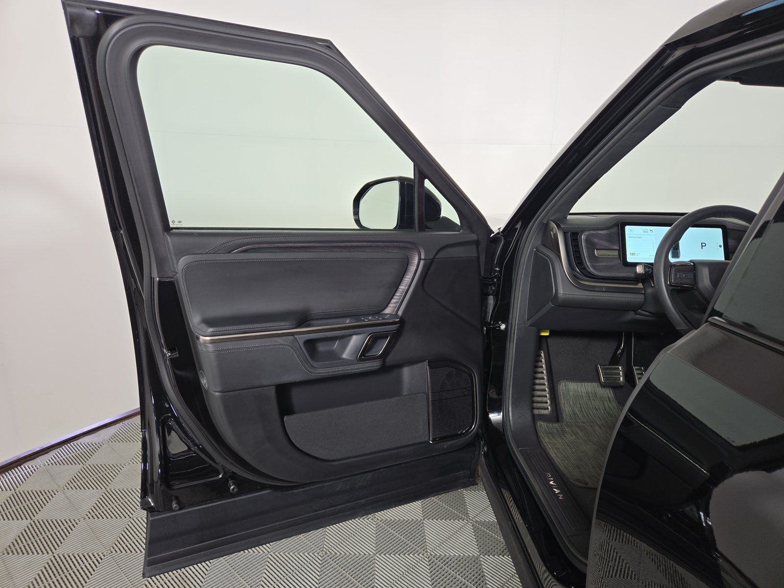 Used 2024 Rivian R1T Adventure Quad AWD/4WD image 16