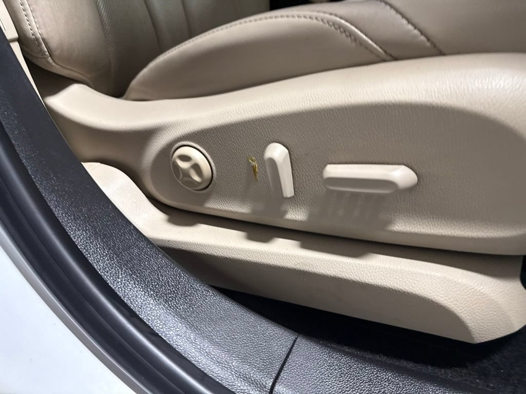 Used 2019 Buick Envision Essence w/ LPO, Road Trip Package FWD image 11