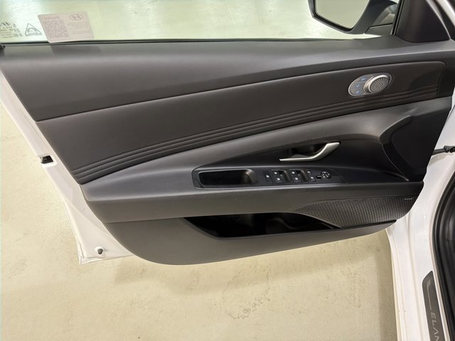 Used 2024 Hyundai Elantra Limited image 17
