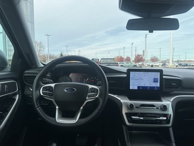Used 2022 Ford Explorer XLT image 6