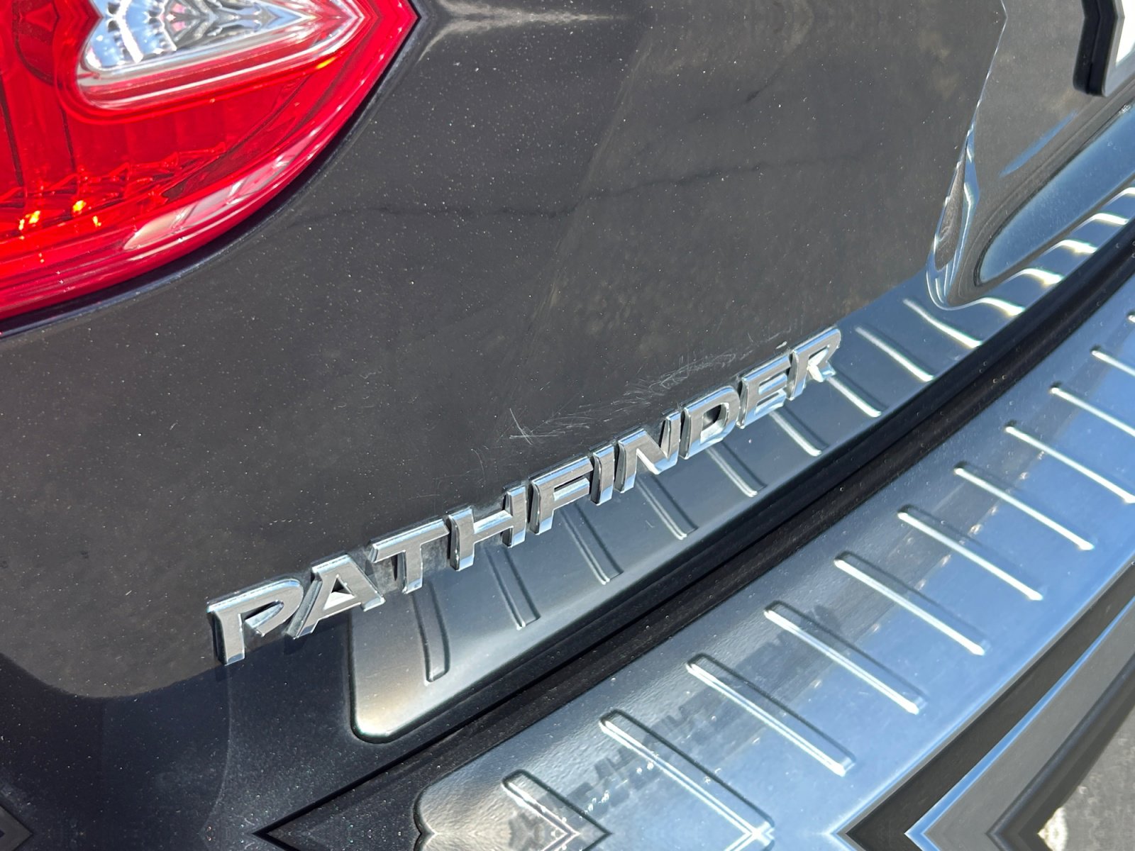 Used 2020 Nissan Pathfinder Platinum AWD/4WD image 22