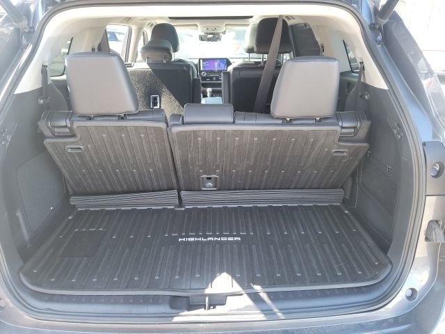 Used 2023 Toyota Highlander Platinum image 9