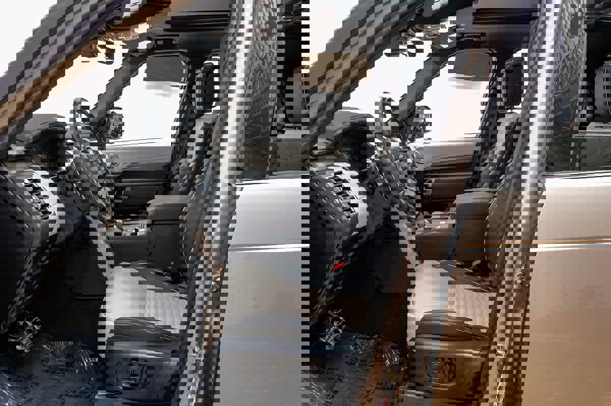 Used 2021 Land Rover Discovery HSE R-Dynamic AWD/4WD image 4