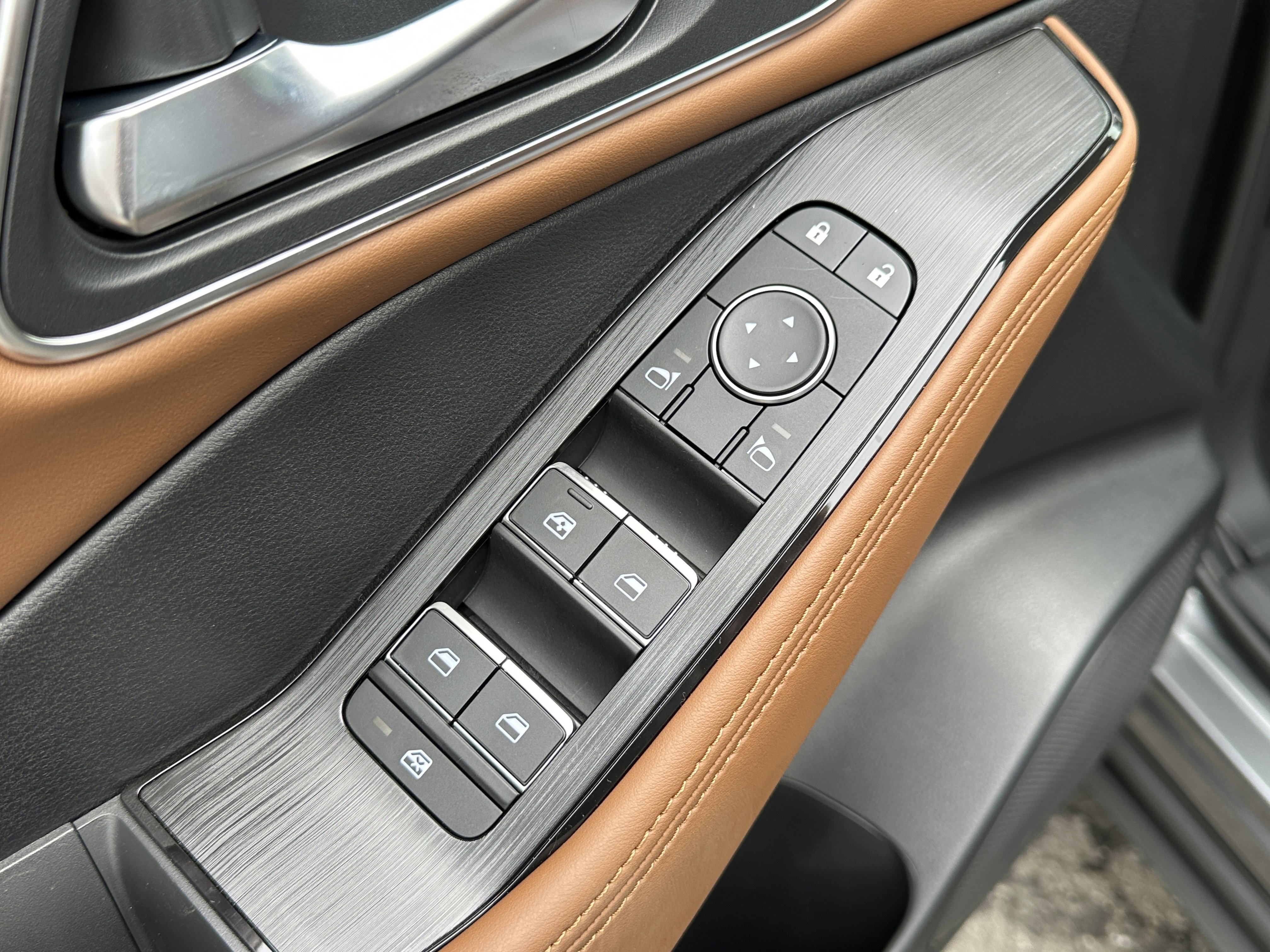 New 2026 Nissan Rogue Platinum image 3