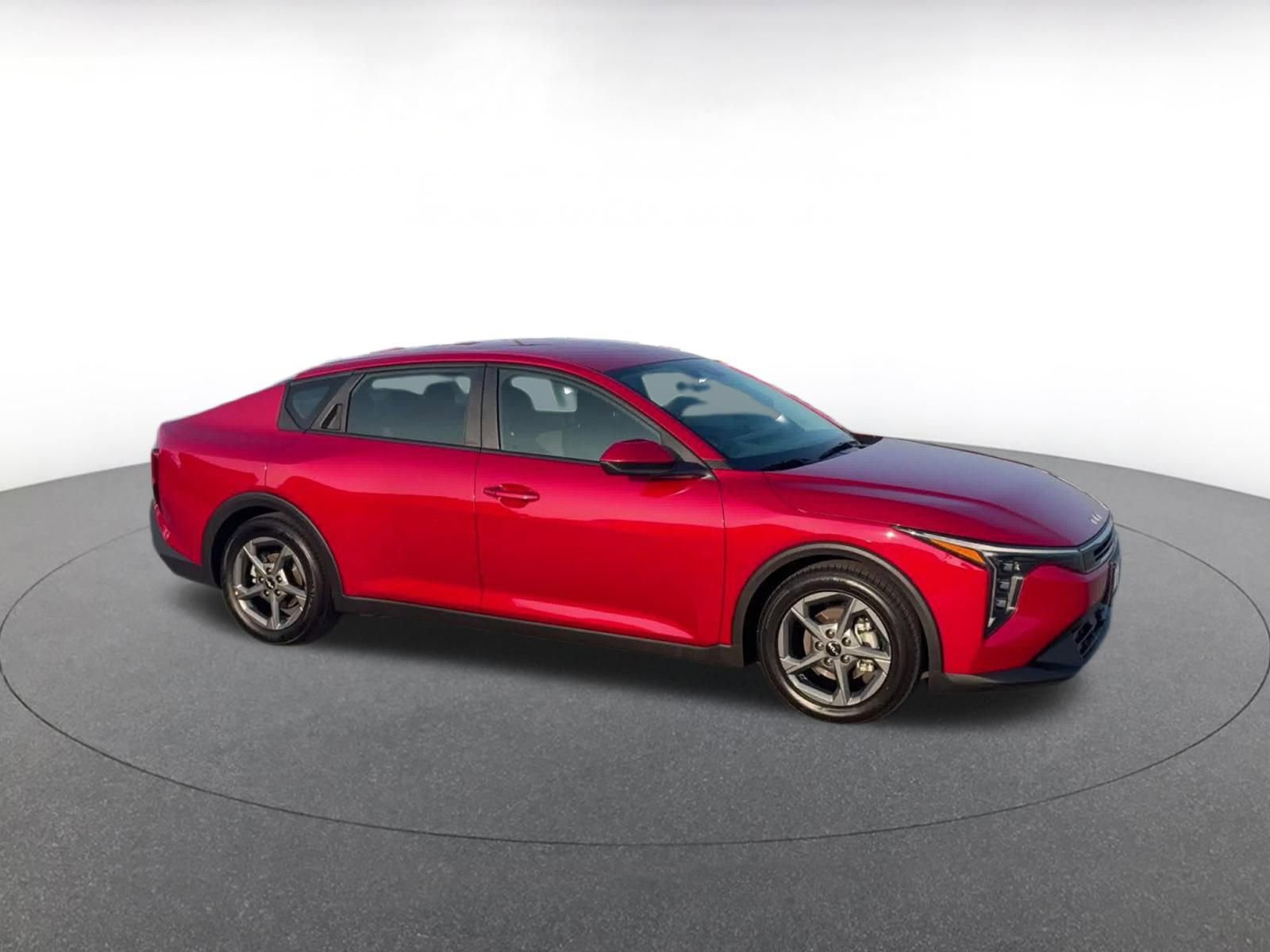 Used 2025 Kia K4 LXS image 2