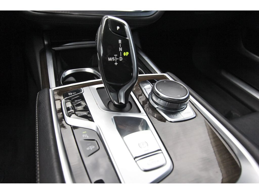 Used 2017 BMW 740i RWD image 25