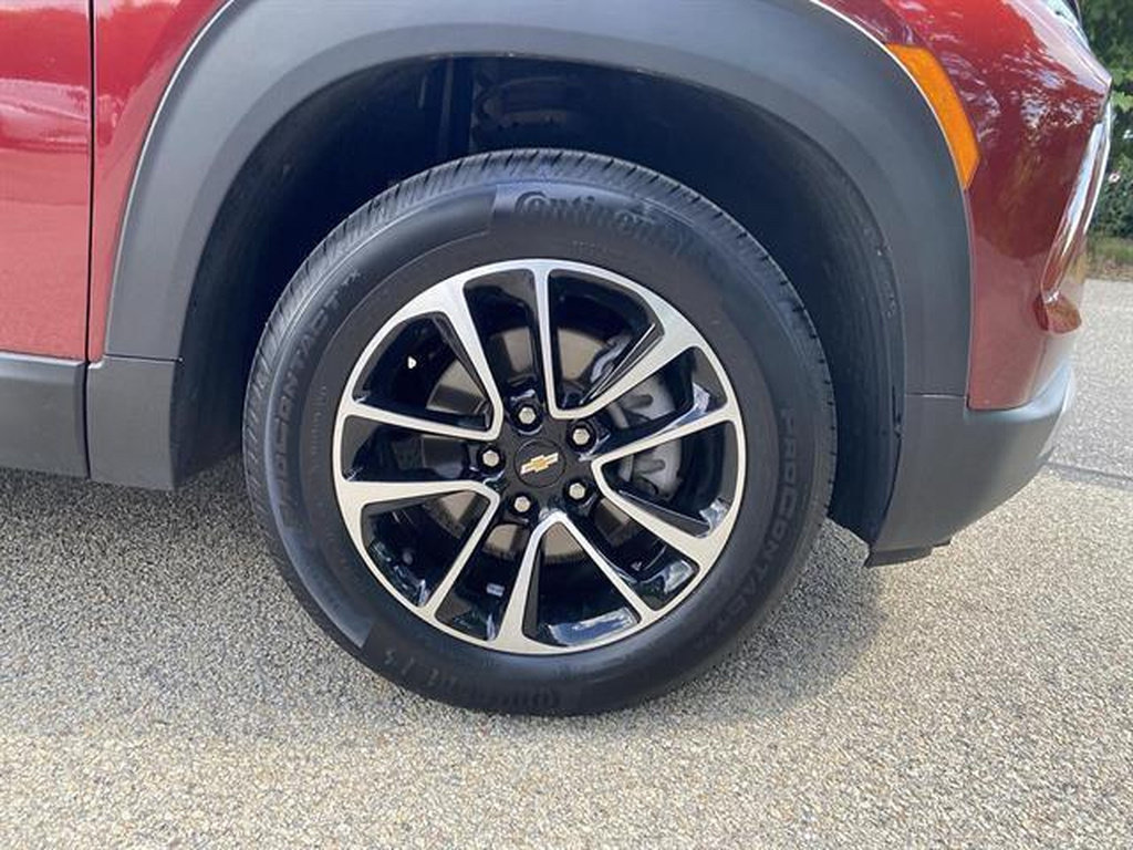 Used 2025 Chevrolet TrailBlazer LT AWD/4WD image 30