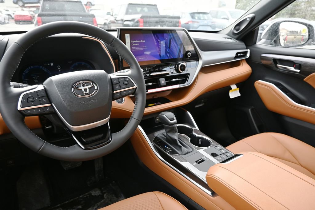 New 2026 Toyota Highlander Platinum image 25
