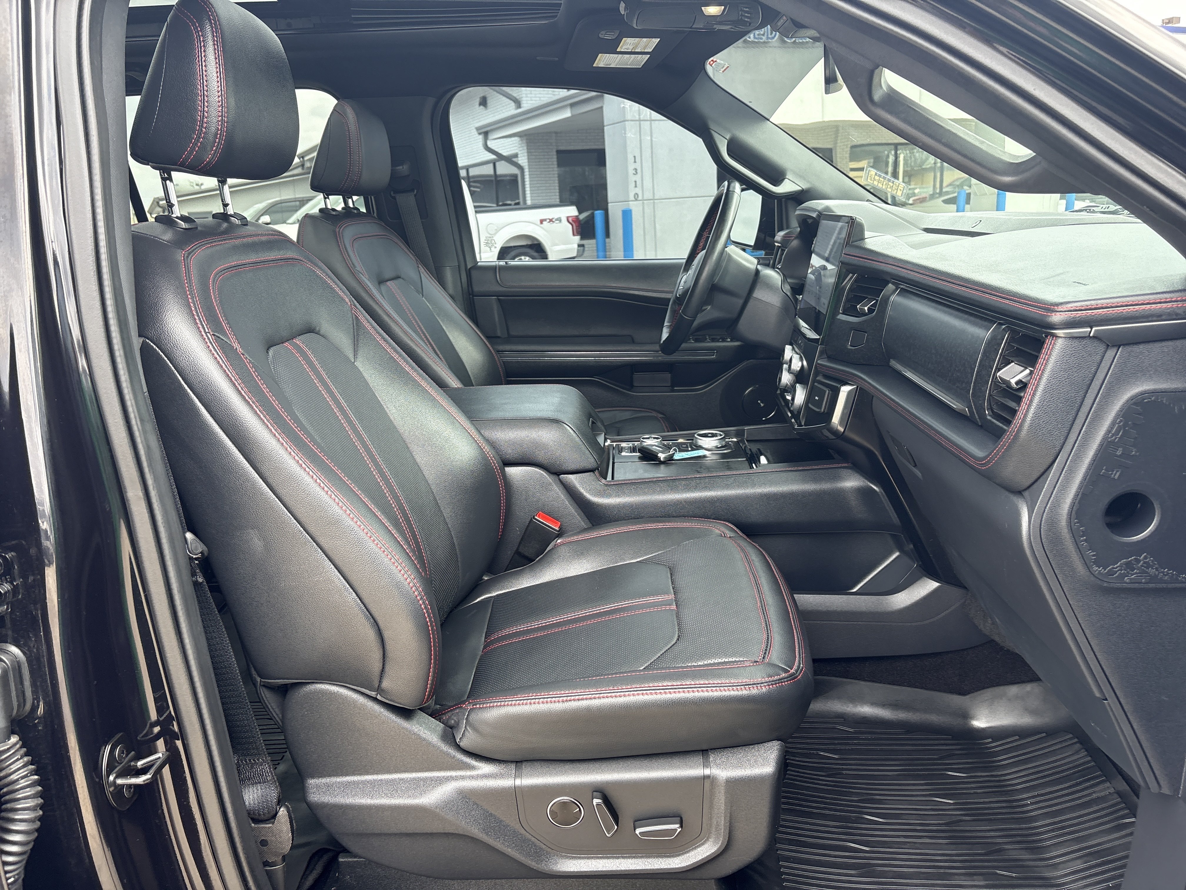 Used 2023 Ford Expedition Limited AWD/4WD image 13